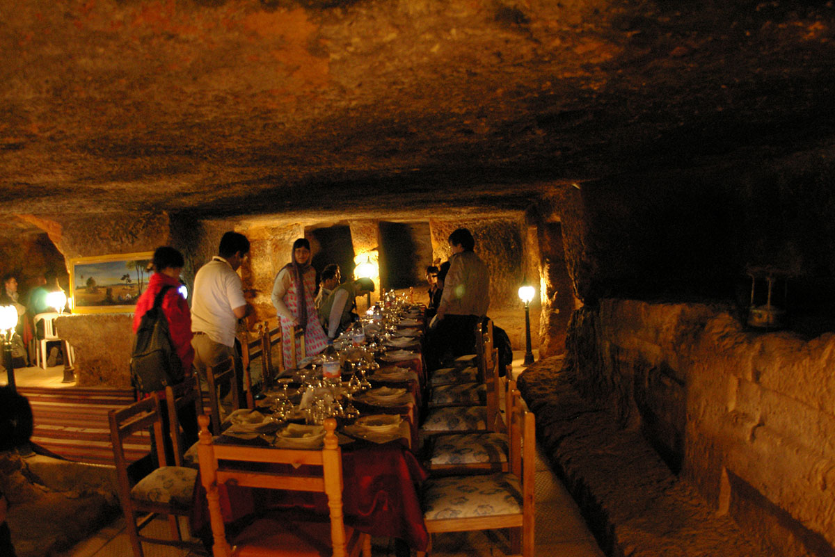 洞窟レストラン